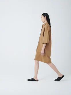 Studio Nicholson Albion Dress In Honey 9 Studio Nicholson Albion Dress In Honey -Studio Nicholson ALBIONDRESSHONEY3 scaled