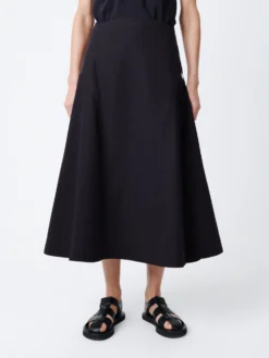 Studio Nicholson Centro Skirt In Darkest Navy -Studio Nicholson CENTROSNW 1337POWDERCOTTONDARKESTNAVY4 scaled