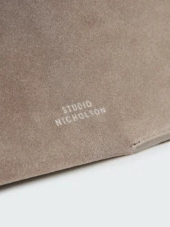 Studio Nicholson Doublet Suede Bag In Clay 17 Studio Nicholson Doublet Suede Bag In Clay -Studio Nicholson DOUBLETSN741 VESUVIOSUEDEDODO 192 e38218b1 bed9 46ad 9964 2eb45ce715e1 scaled