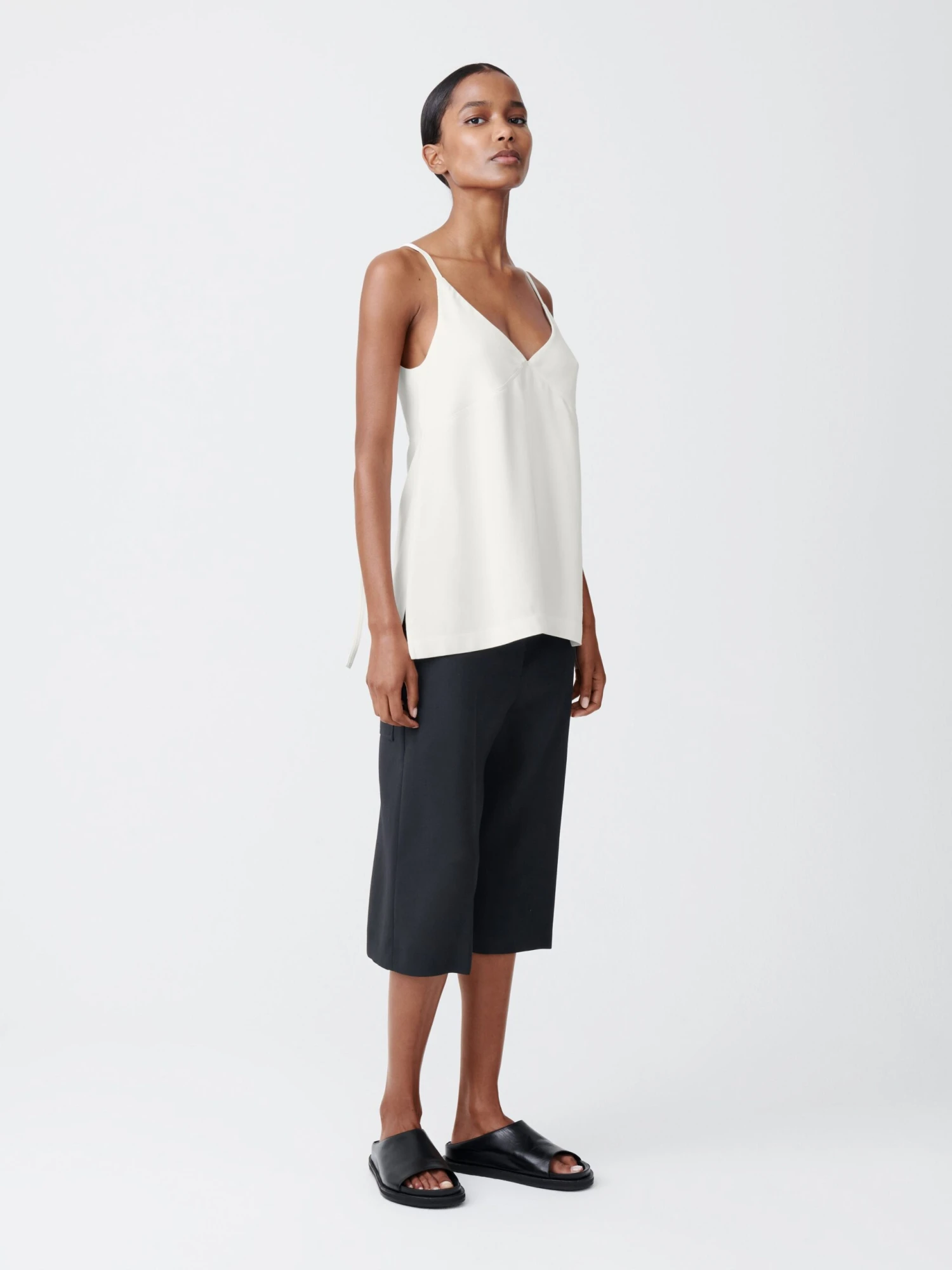 Studio Nicholson Kamet Short In Darkest Navy 2 Studio Nicholson Kamet Short In Darkest Navy - Image 2