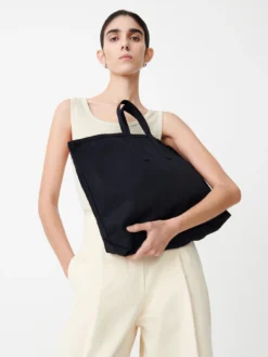 Studio Nicholson Standard Tote In Dove -Studio Nicholson Screenshot2024 02 14at17.01.05 90793f20 a69a 4764 afd7 f0d792094b1f