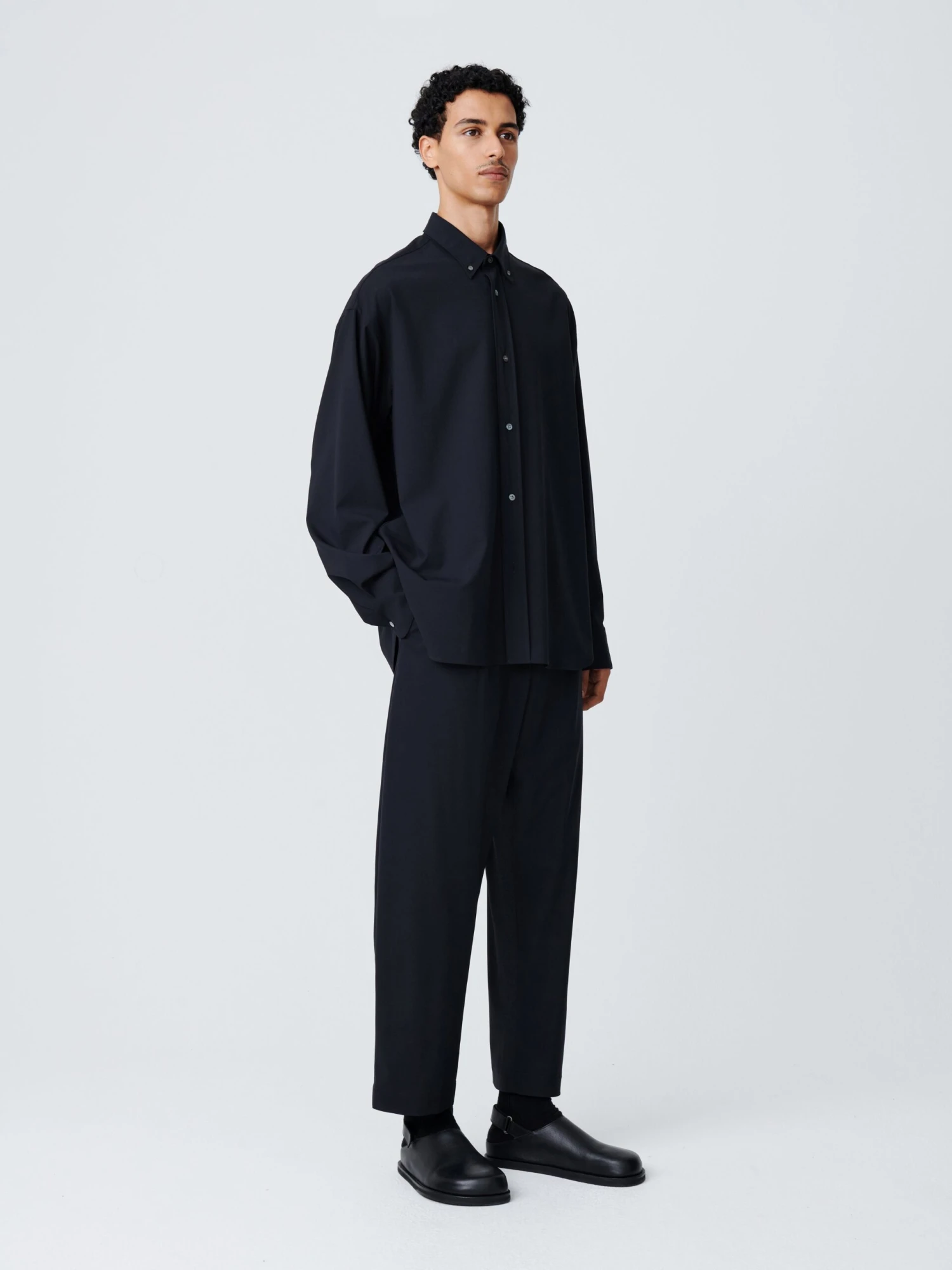 Studio Nicholson Tuck Tropical Wool Pant In Darkest Navy 3 Studio Nicholson Tuck Tropical Wool Pant In Darkest Navy - Image 3