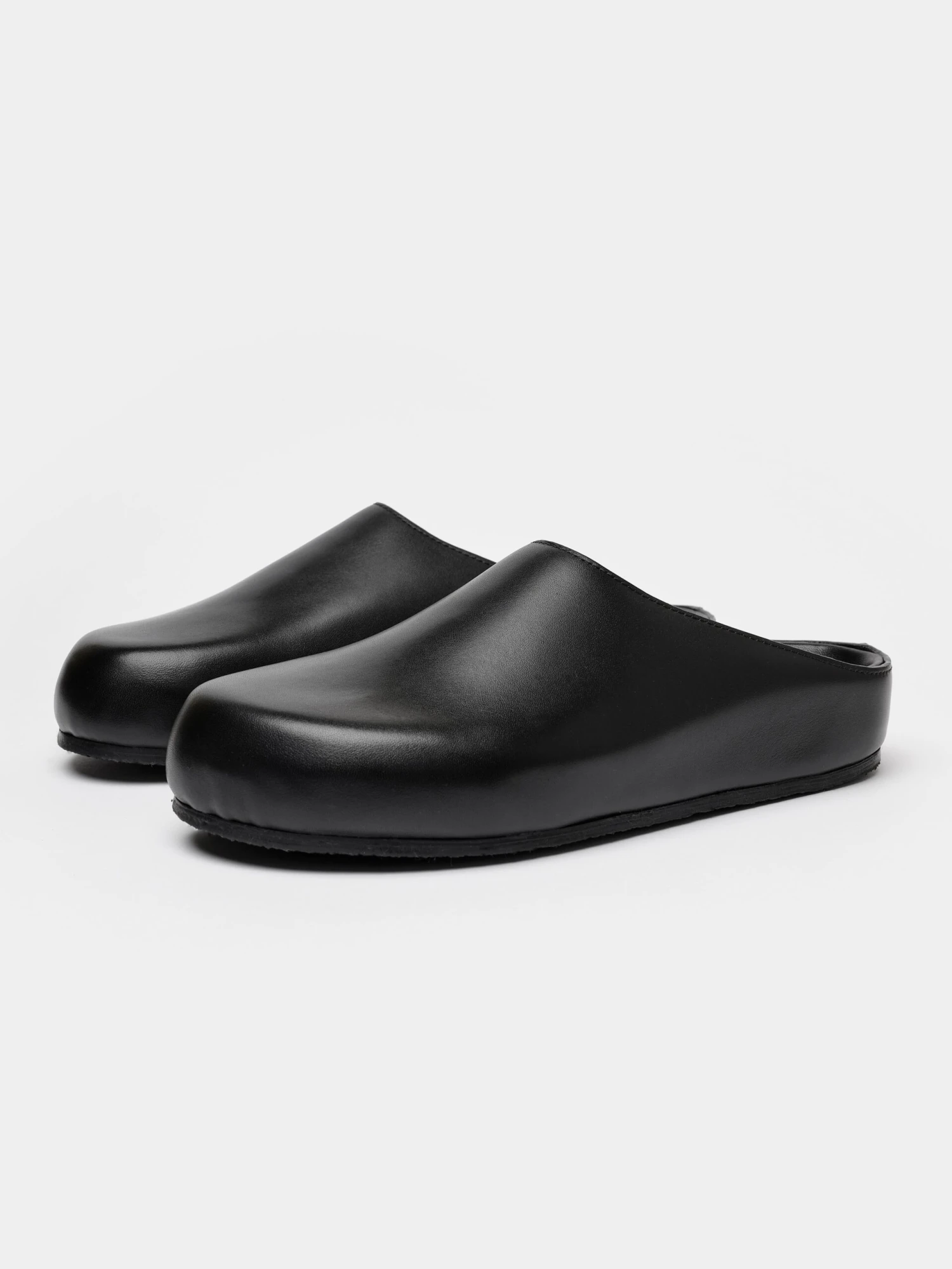 Studio Nicholson Men's Wearing Clog In Black 1 Studio Nicholson Men's Wearing Clog In Black