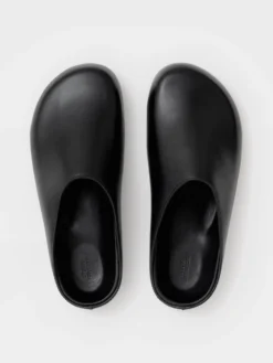 Studio Nicholson Men's Wearing Clog In Black 7 Studio Nicholson Men's Wearing Clog In Black -Studio Nicholson WEARINGMBLACK3 dd31b821 c274 47ac a3dc ff56051eb68e scaled